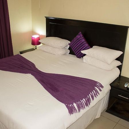 Maple Guest House Pretoria Bagian luar foto