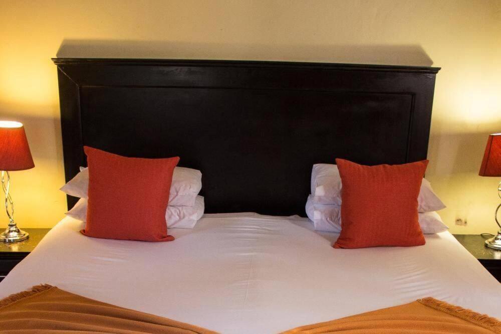 Maple Guest House Pretoria Bagian luar foto