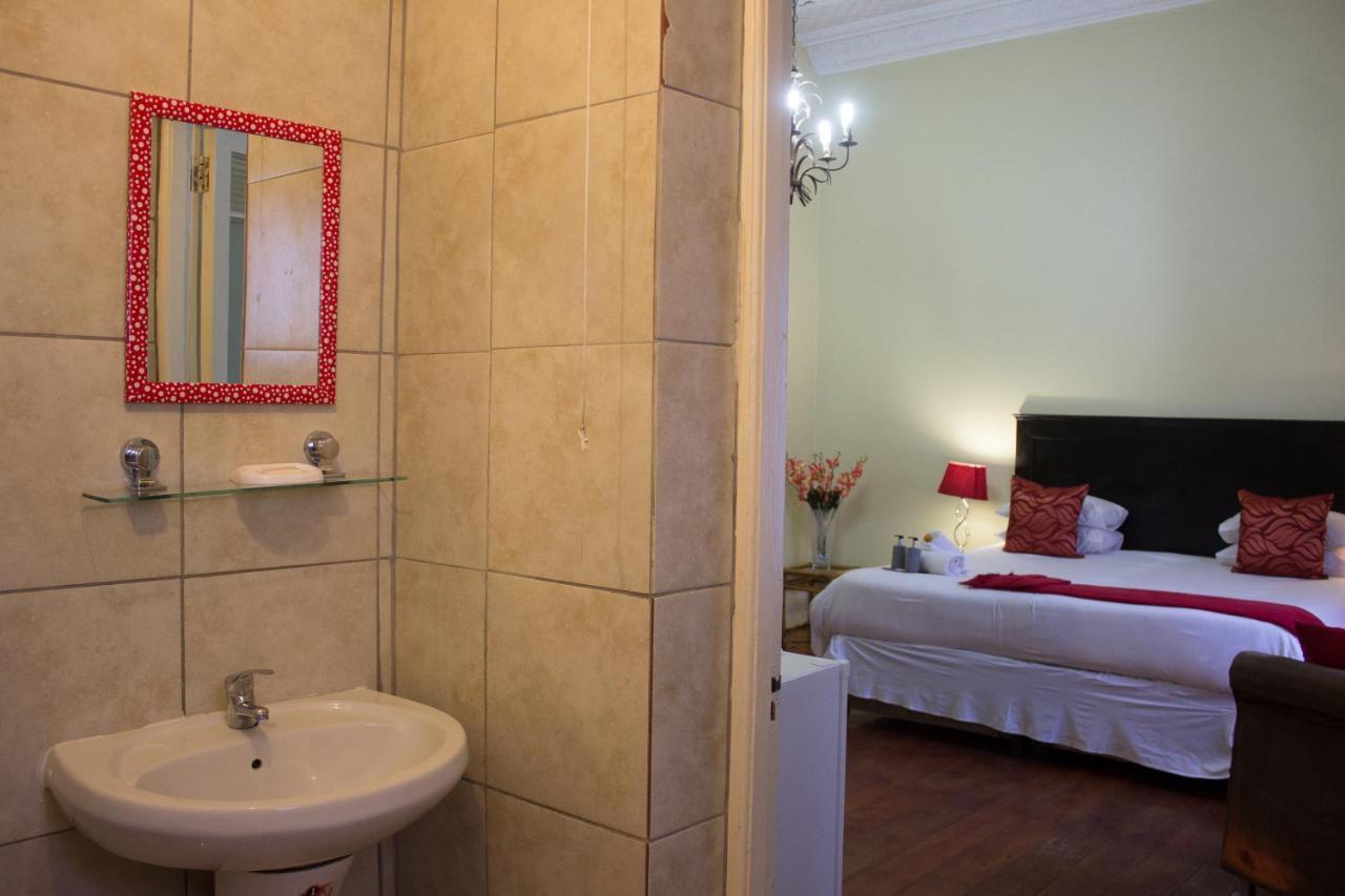 Maple Guest House Pretoria Bagian luar foto