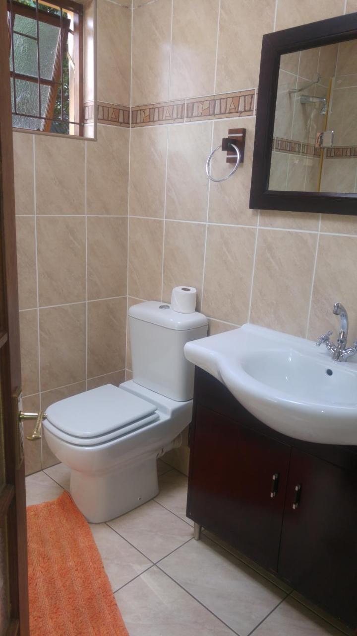 Maple Guest House Pretoria Bagian luar foto