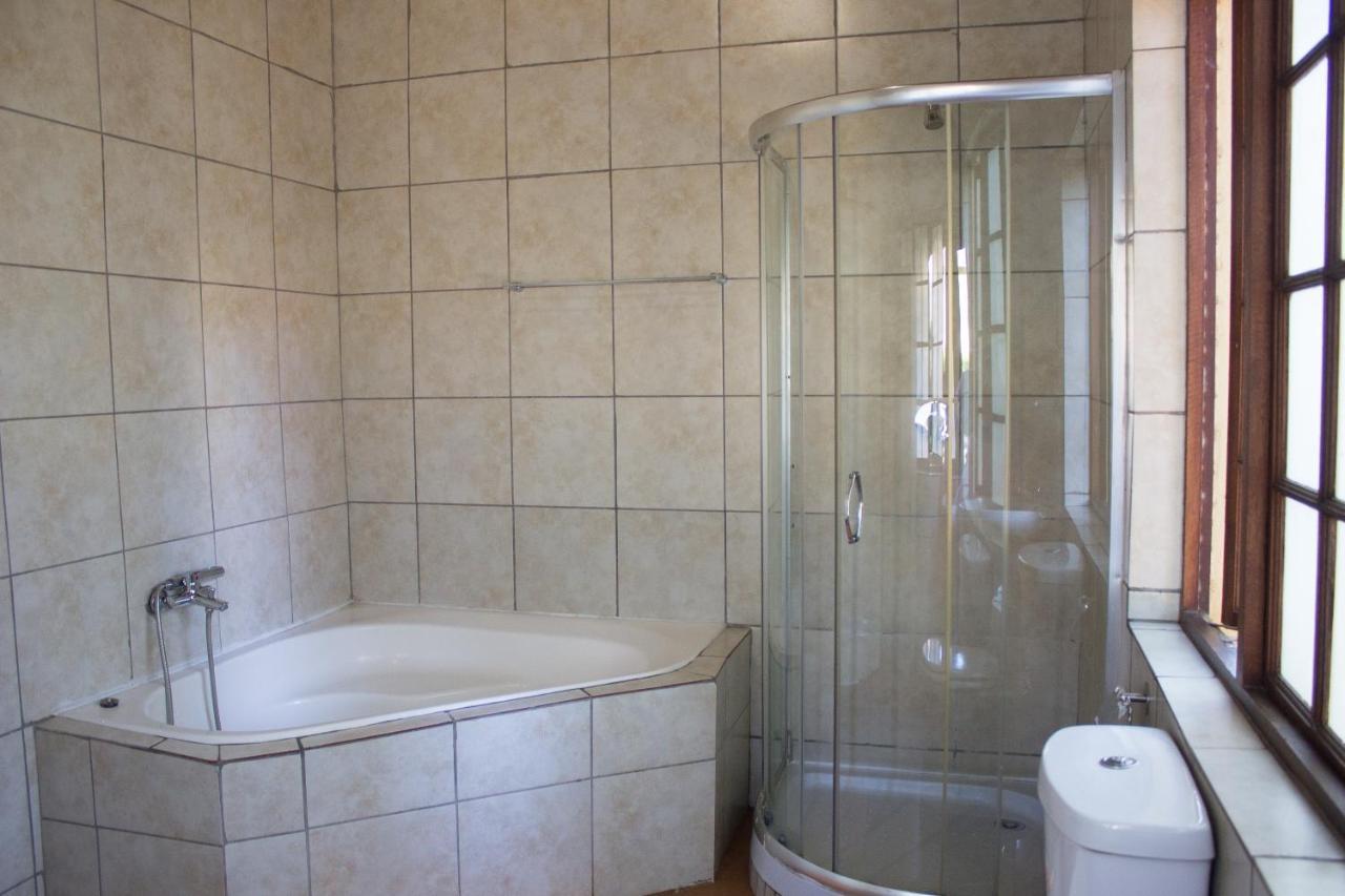 Maple Guest House Pretoria Bagian luar foto