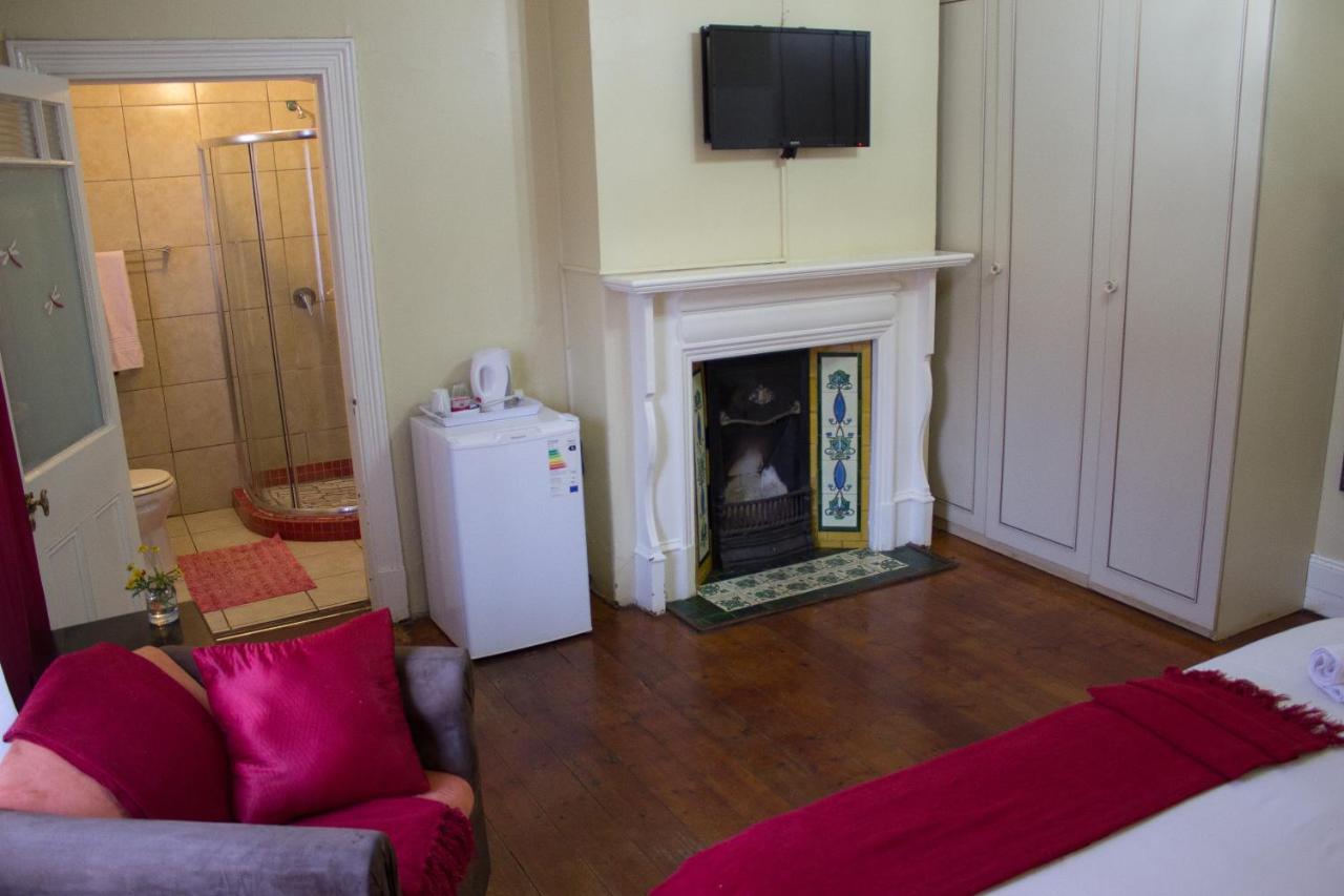 Maple Guest House Pretoria Bagian luar foto